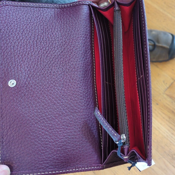 Dooney & Bourke Pebble Grain Accordion Clutch/Wallet - Picture 9 of 9